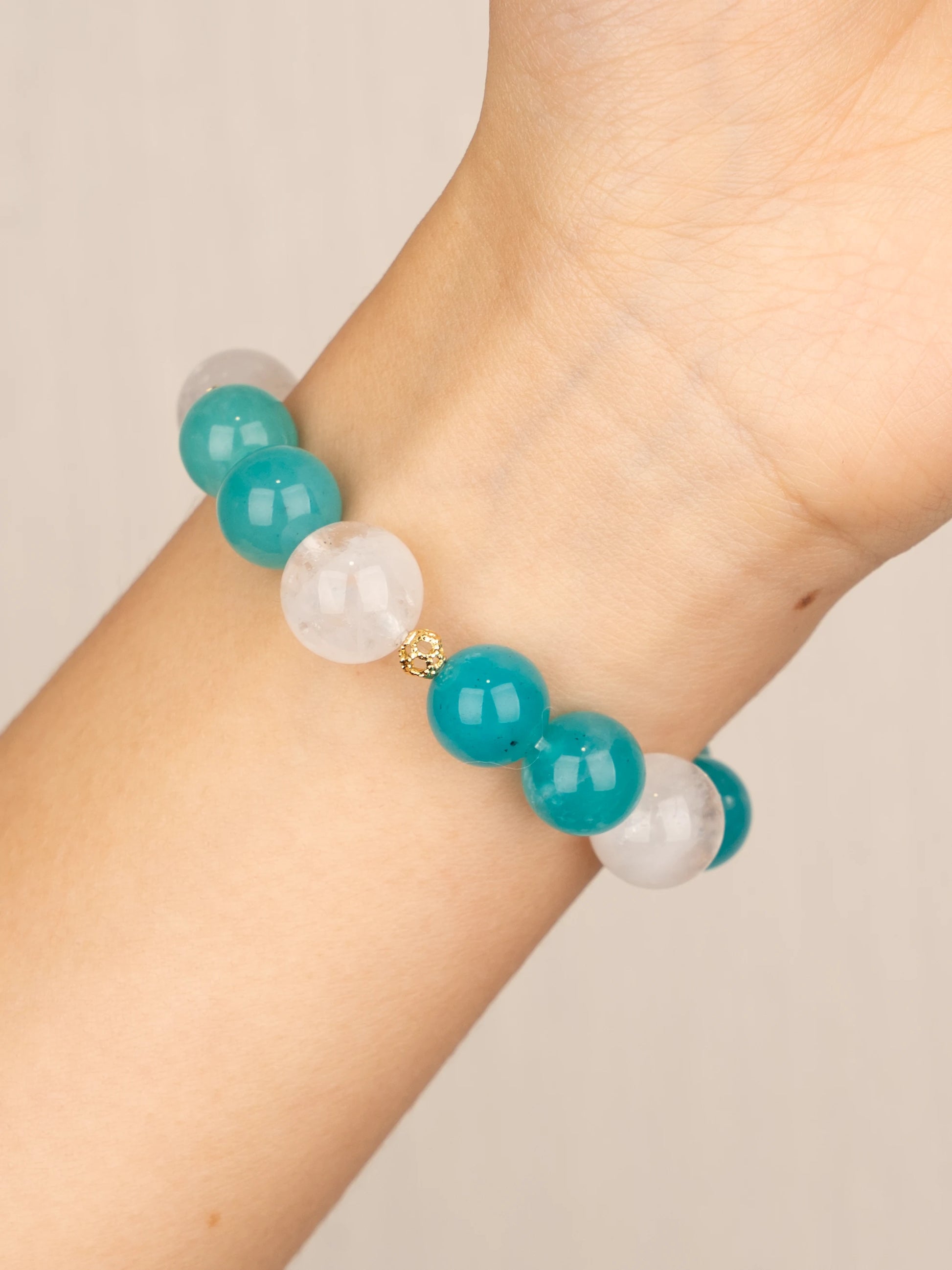 SENLLY Aqua Breeze - Beaded Stretch Bracelet with Natural Amazonite & White Agate, Handcrafted Natural Stone Jewelry for Calm, Clarity & Fresh Energy