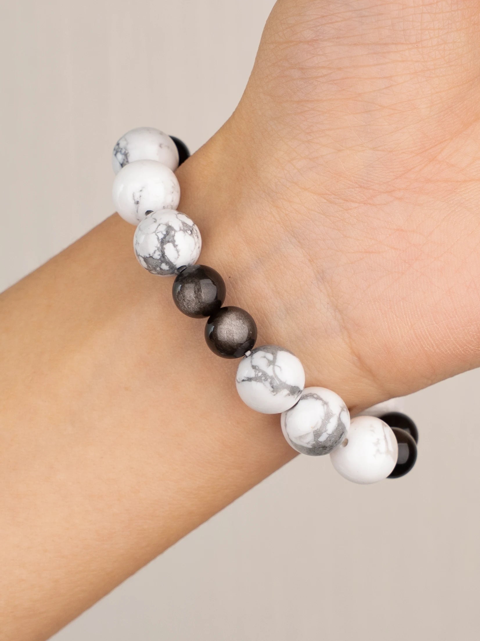 SENLLY Frosted Balance - Beaded Stretch Bracelet with Natural Silver Obsidian & Howlite, Handcrafted Natural Stone Jewelry for Calmness & Grounding