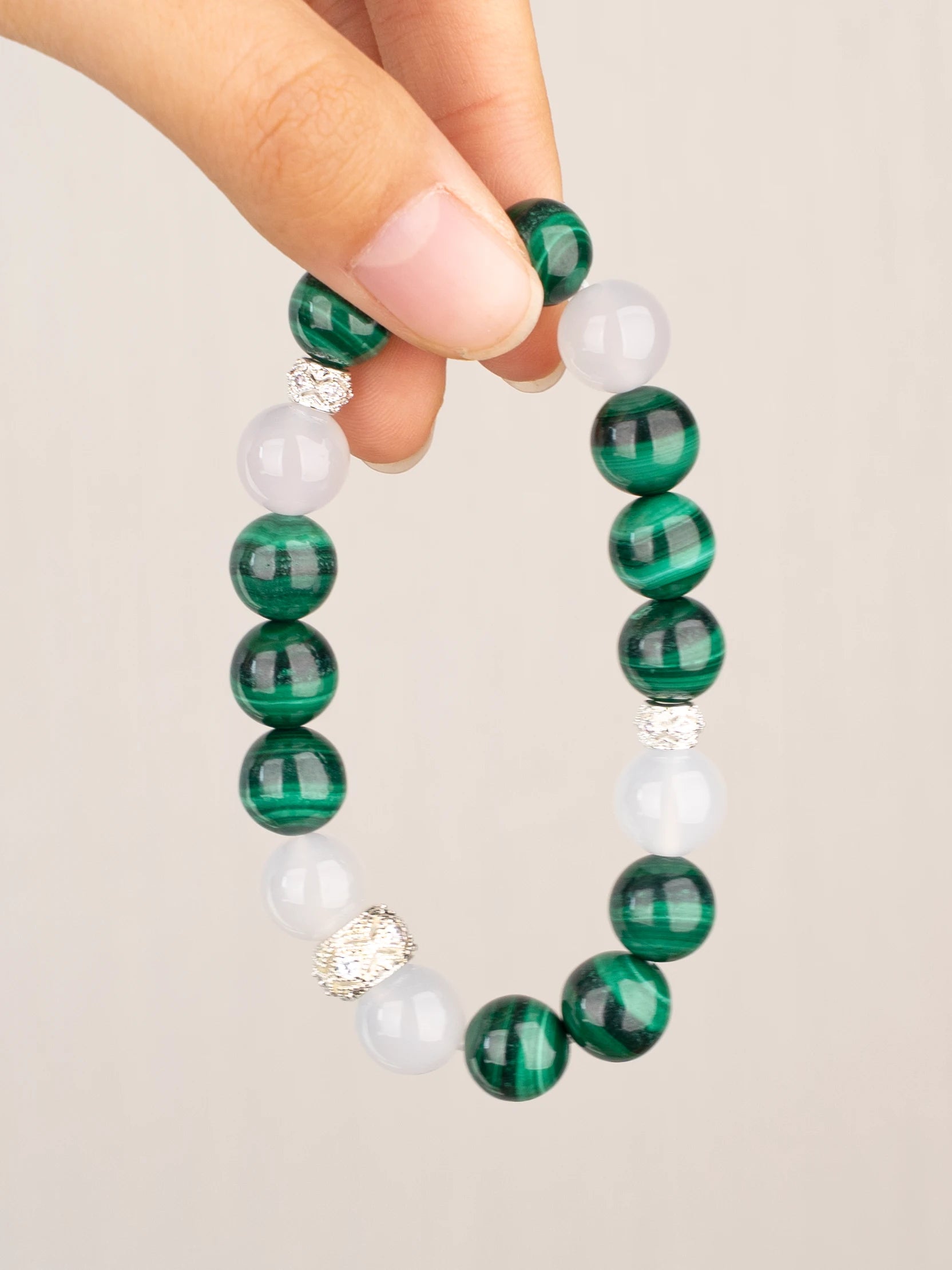 SENLLY Emerald Balance - Beaded Stretch Bracelet with Natural Malachite & White Agate, Handcrafted Natural Stone Jewelry for Grounding, Clarity & Emotional Harmony