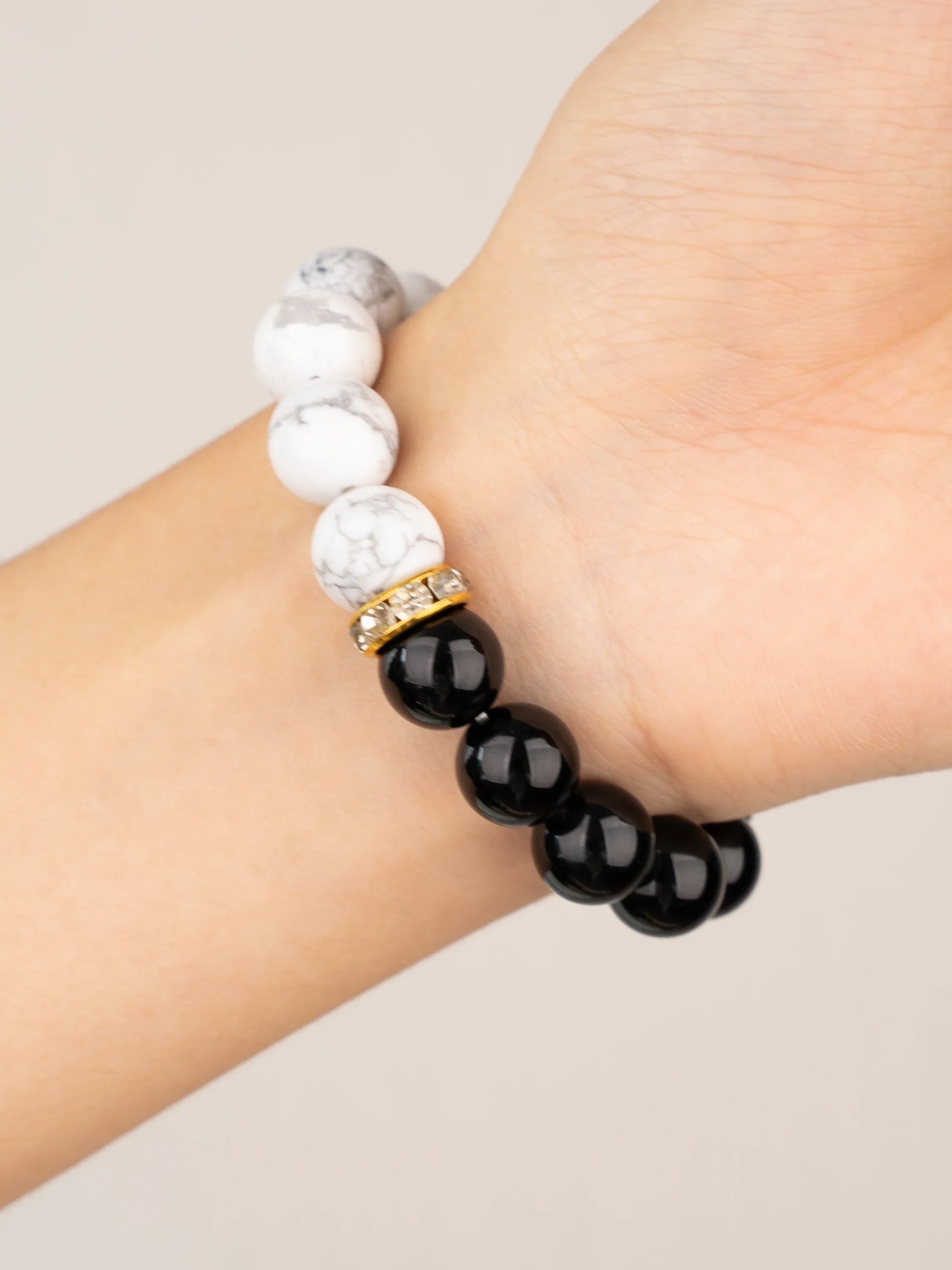 SENLLY Monochrome Balance - Beaded Stretch Bracelet with Howlite & Black Agate, Handmade Natural Stone Jewelry for Calm, Focus & Grounding
