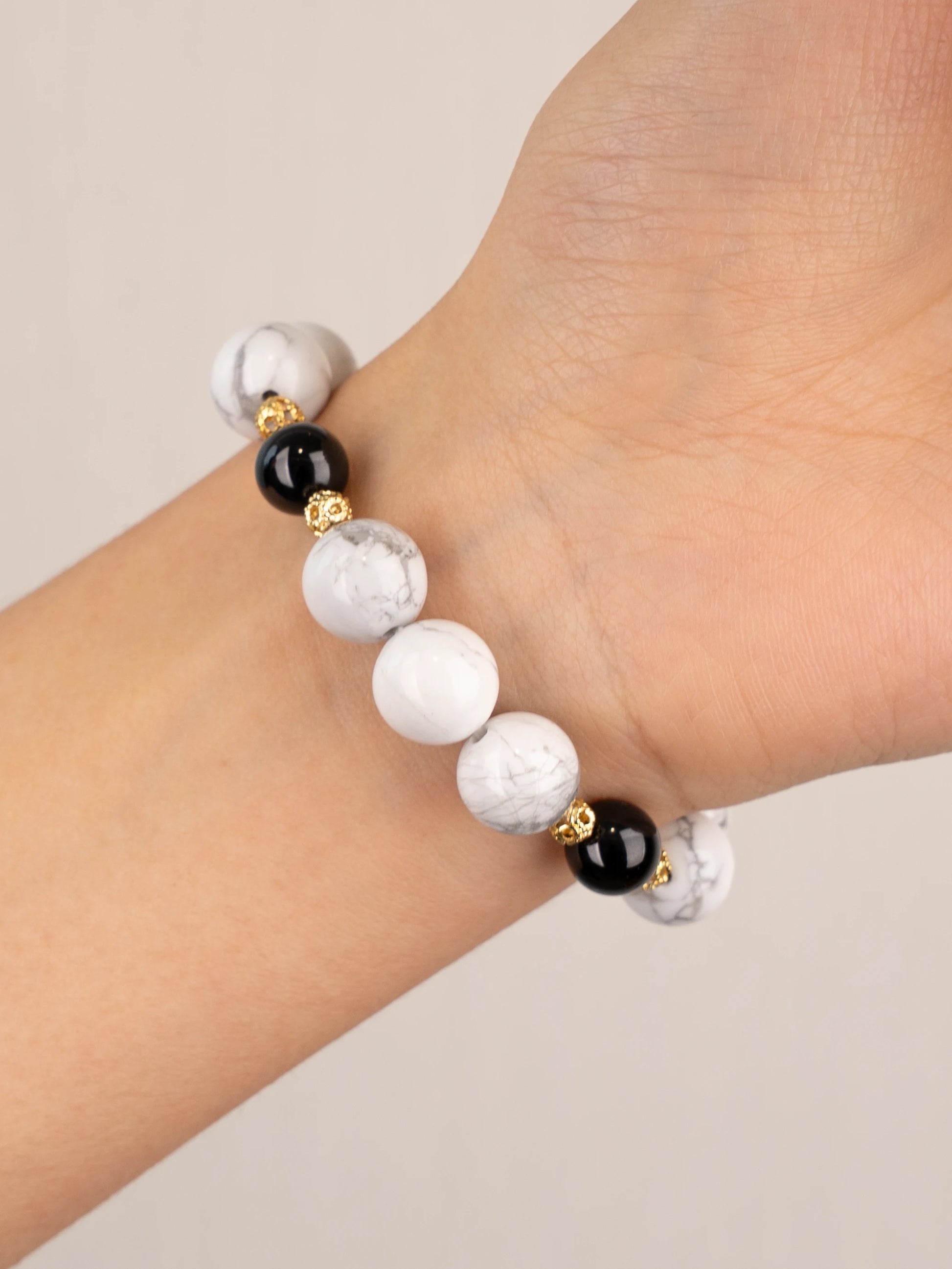 SENLLY Marble Clarity - Beaded Stretch Bracelet with Natural Howlite & Black Agate, Handcrafted Natural Stone Jewelry for Balance, Focus & Calm