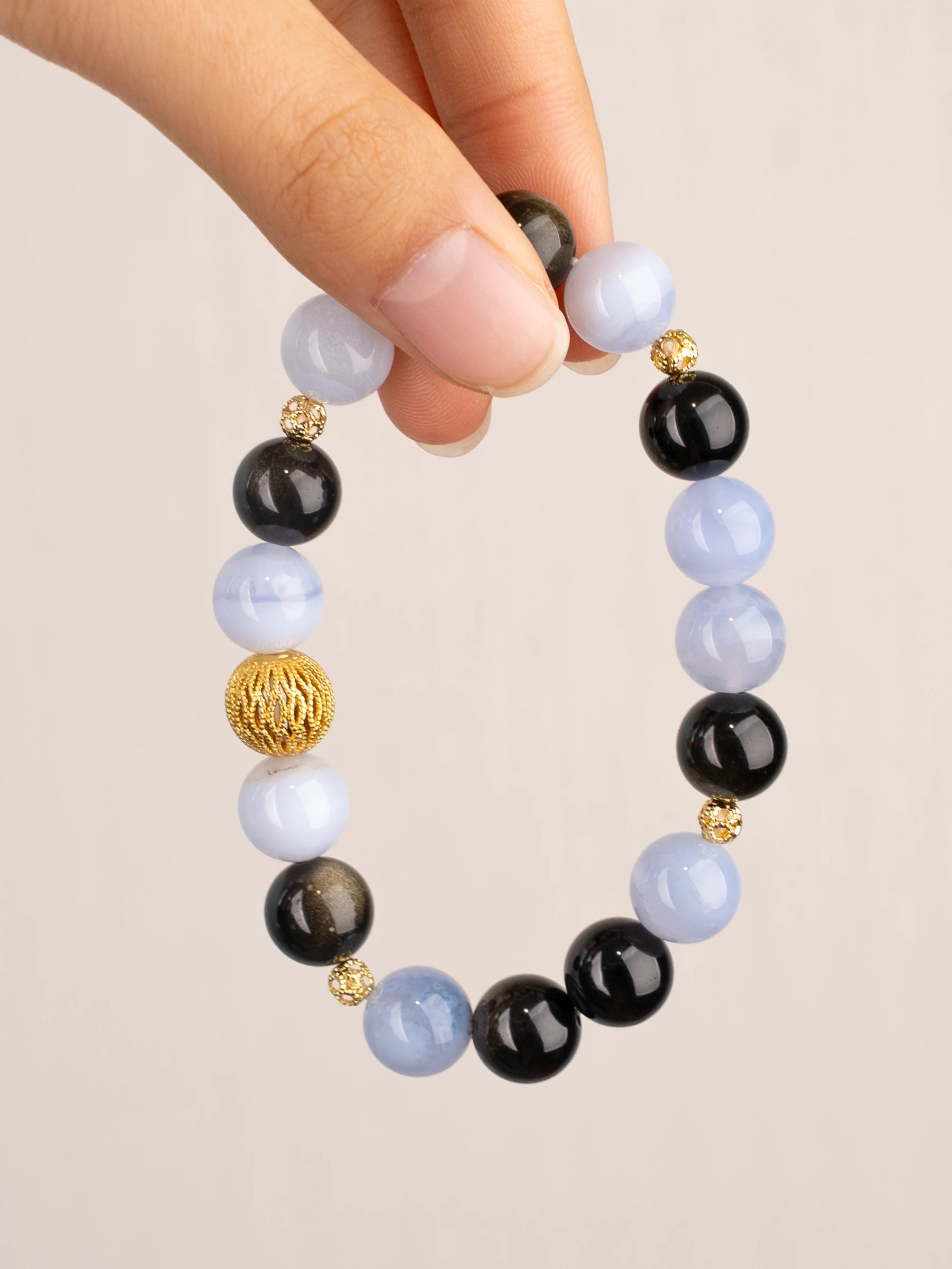 SENLLY Frosted Wave - Beaded Stretch Bracelet with Blue Lace Agate & Black Agate, Handcrafted Natural Stone Jewelry with Gold Accents for Balance, Clarity & Modern Contrast