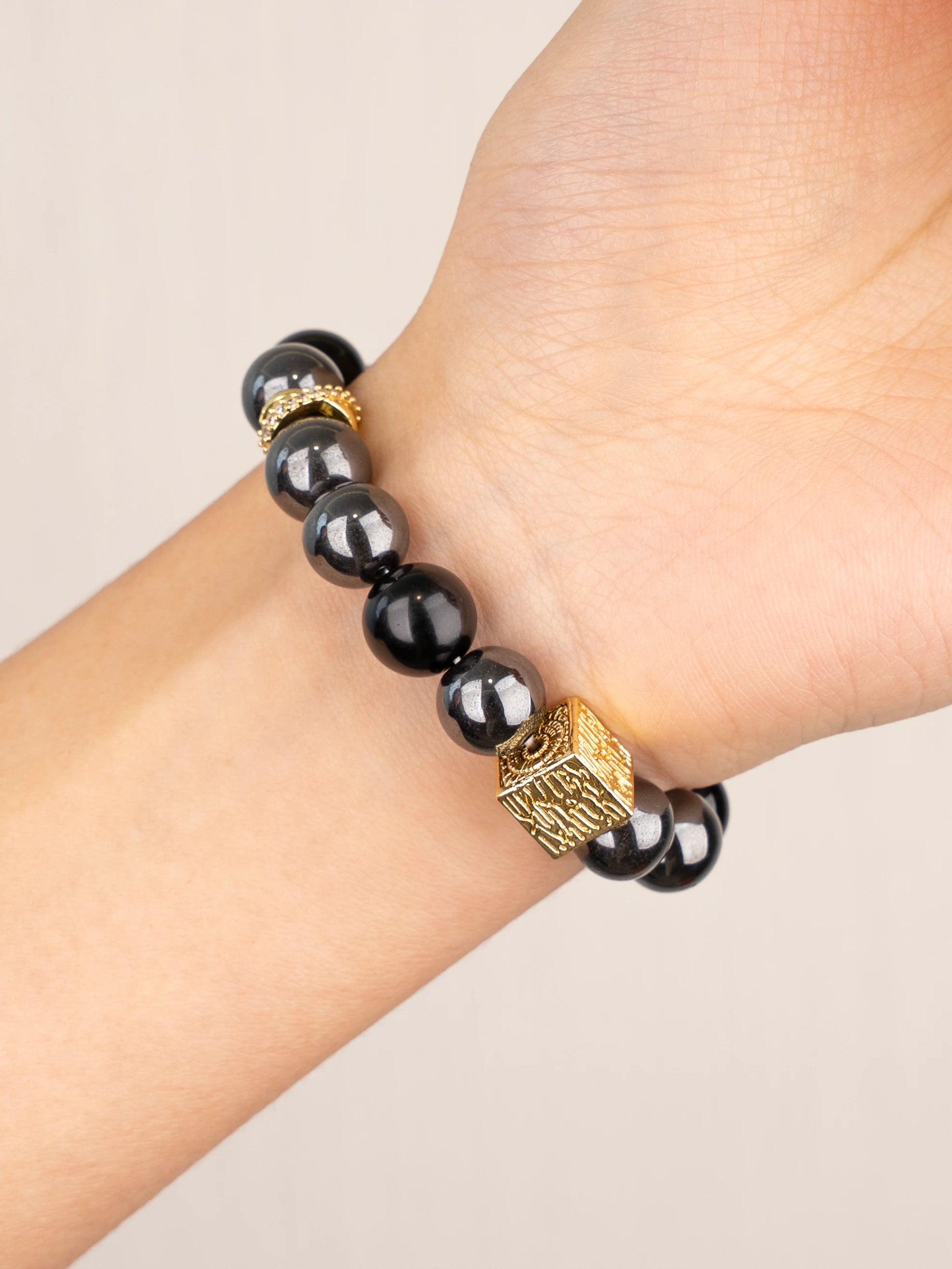 SENLLY Obsidian Forge - Handmade Black Agate & Natural Hematite Bracelet with Gold Square Accent, Natural Stone Beaded Stretch Jewelry